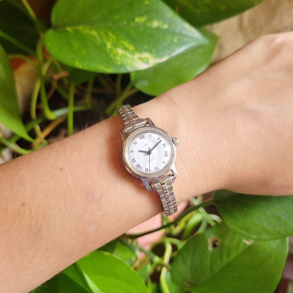 Vintage Timex Silver Numerals Dainty Classic Stretch Watch main image 5